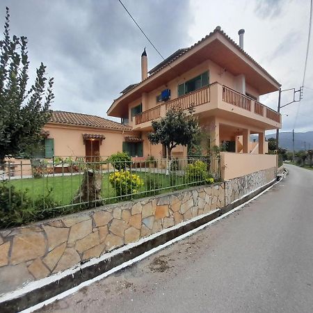 The Lake House" -Trichonida Lake Marathias  Exterior photo
